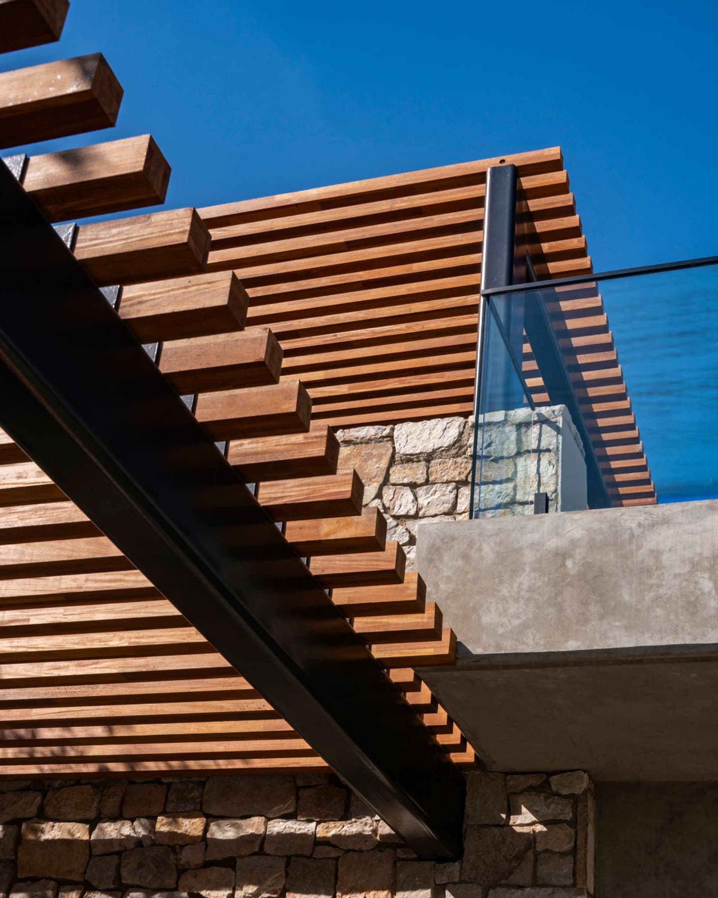 Stone-pillar pergola